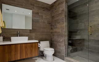 Ванная комната дизайн мрамор и дерево