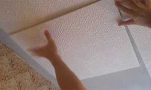 Можно ли потолочную плитку клеить на стены