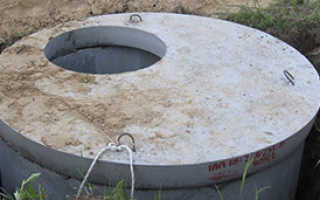 Вентиляция выгребной ямы из бетонных колец